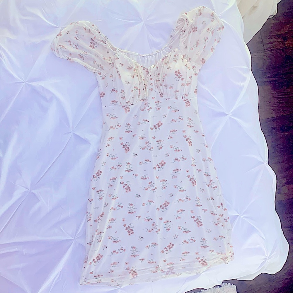Ditzy floral cream dress. Built in padding in bra area. Soft stretchy material